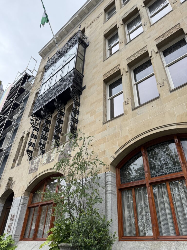 Geveldetail van historisch stadspand