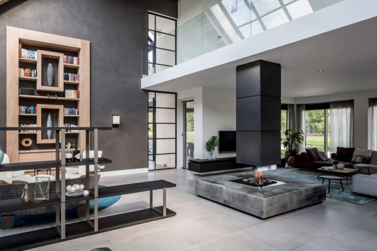 Ruime woonruimte met moderne inrichting