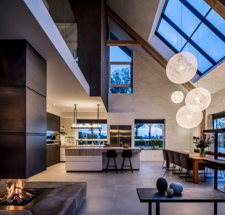 Luxe woonkeuken met vide en moderne architectuur